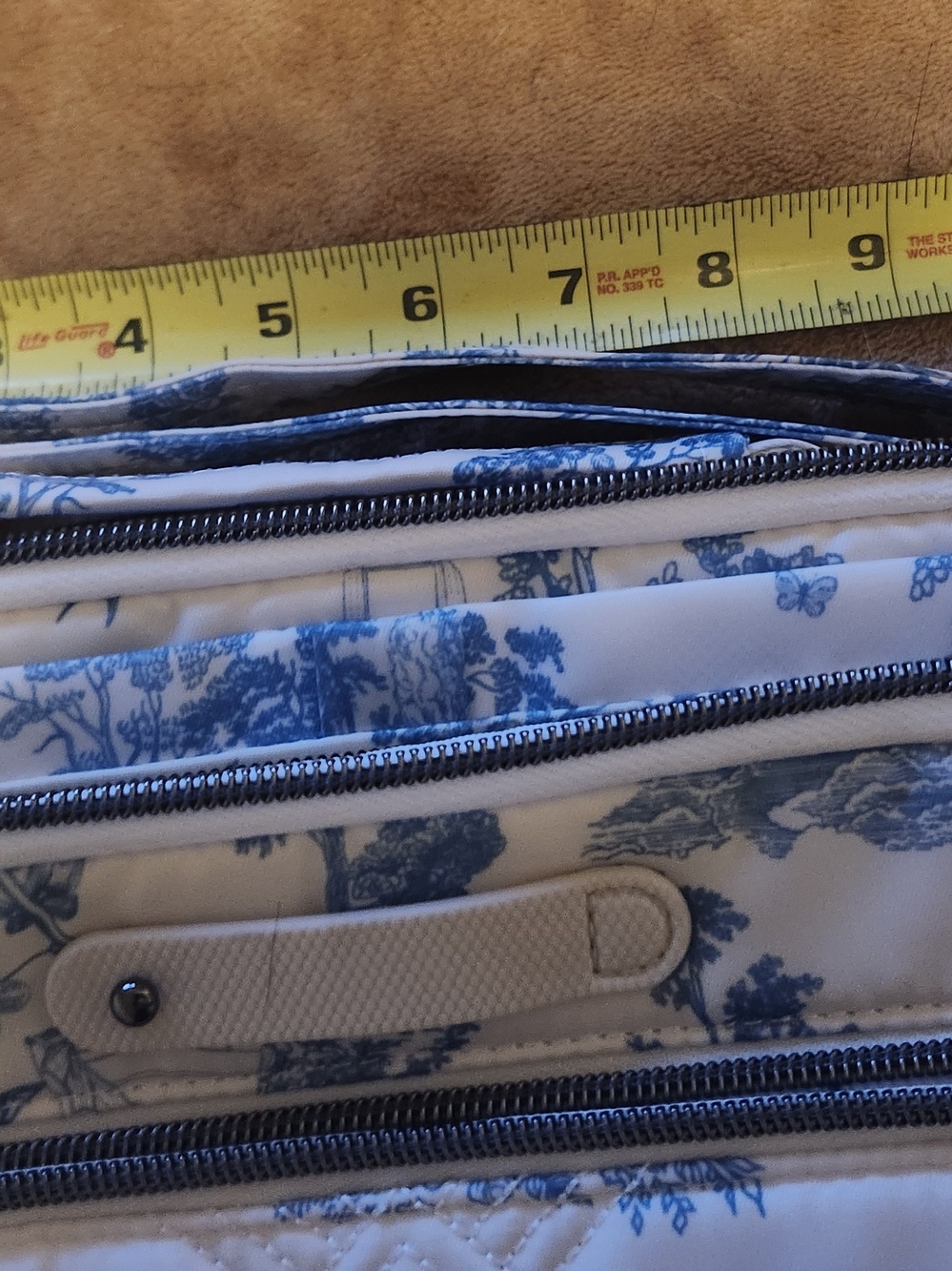 Lug Scoop SE Blue White Toile Quilted Crossbody Bag Multi Pocket Travel NWOT - Picture 14 of 14